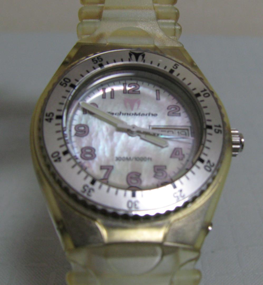 ★TechnoMarine テクノマリーン 300M/1000ft シェル文字盤