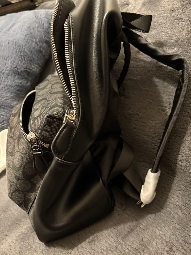 未使用・保存袋・説明書・ストラップ付き　COACH ブラック リュック