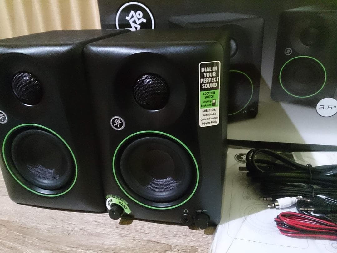 Mackie CR3.5スタジオモニター