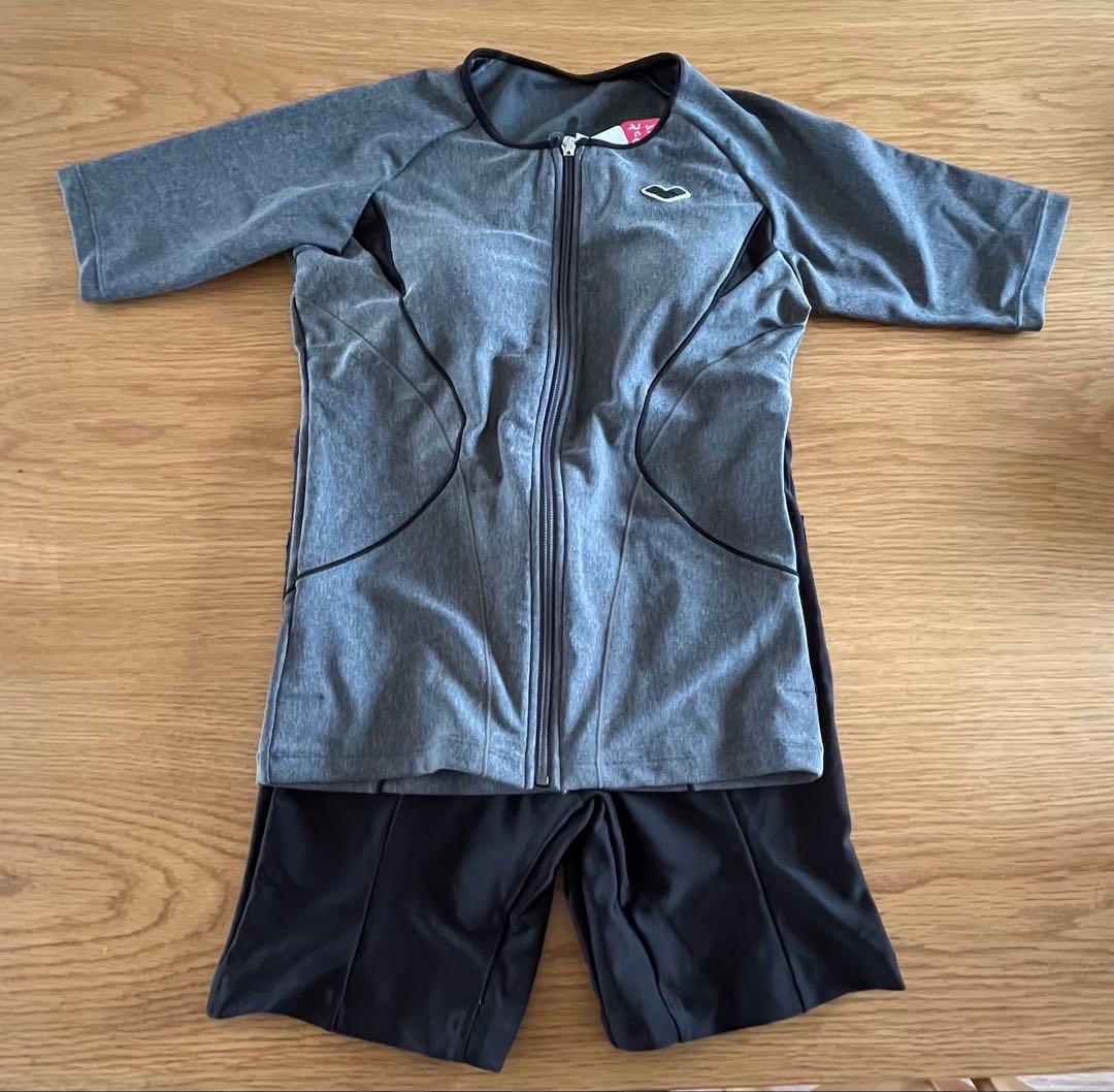 新品未使用　arena グレー スポーツ用水着 Ｌサイズ