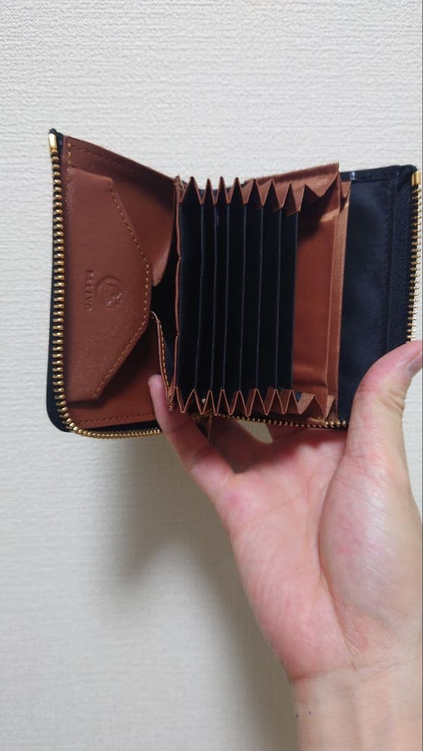 SATTO L お札の折れない　コンパクト財布