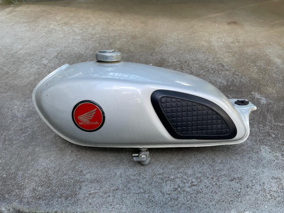 ホンダ　CL50　ガソリンタンク　シルバー　中古