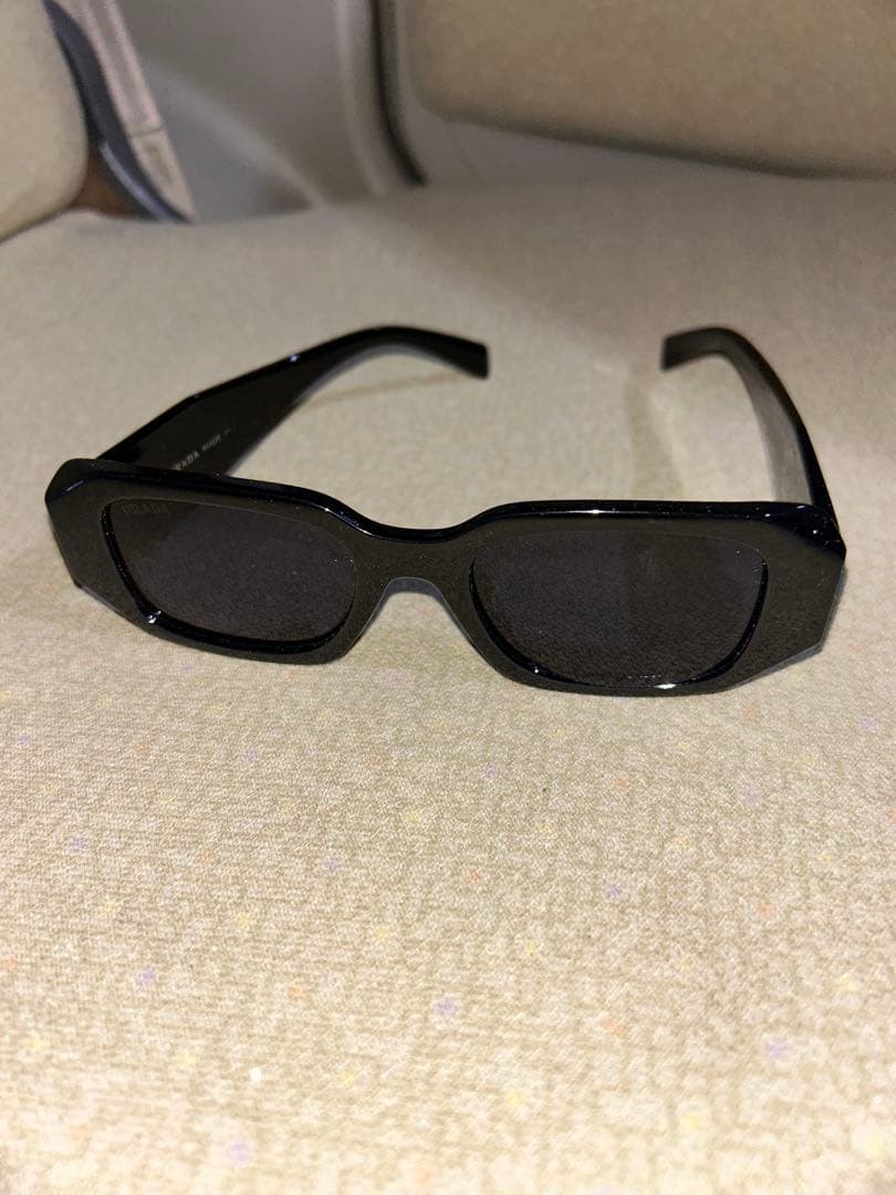 PRADA プラダ サングラス ブラック スクエア ケース付き 小傷あり 正規品