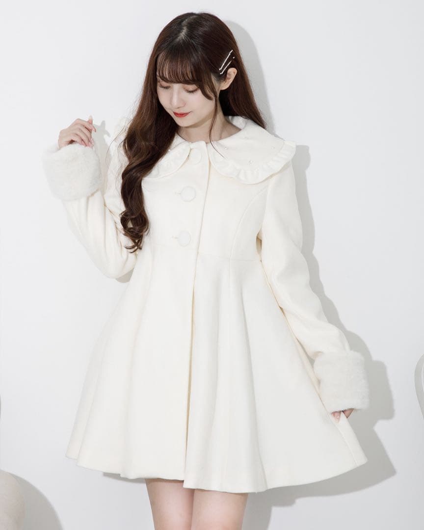 pium ビジューカラードーリーフレアコート ホワイト