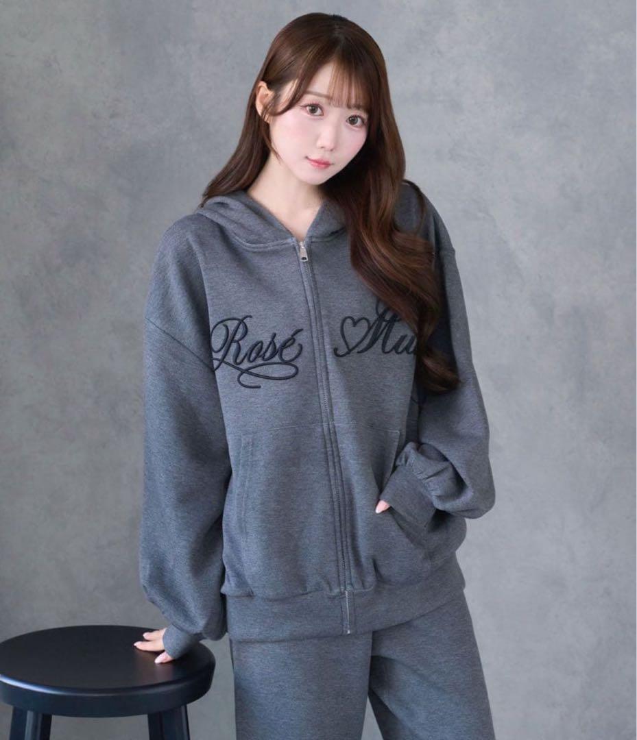 ロゼミューズ　Logo 3d embroidery hoodie チャコール