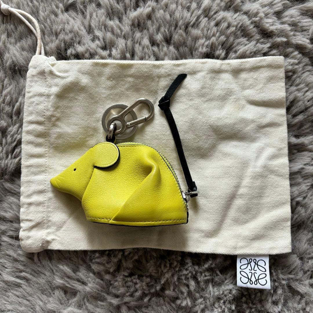 ロエベ　バックチャーム　ねずみ