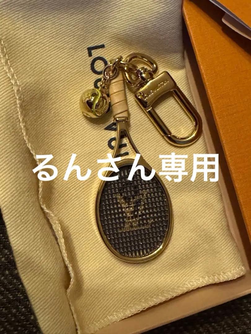 Louis Vuitton テニスラケット型キーホルダー