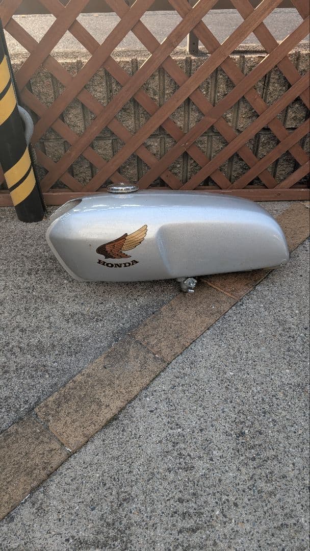 HONDA ベンリィ CB50 純正ガソリンタンク（おそらく再塗装？）