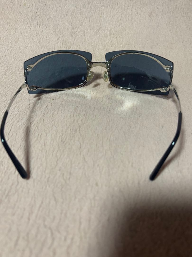 カルティエ　サングラス　特異デザイン